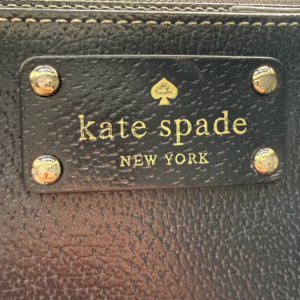 Kate Spade  Outlet Black Zipper Wrislet  Like New